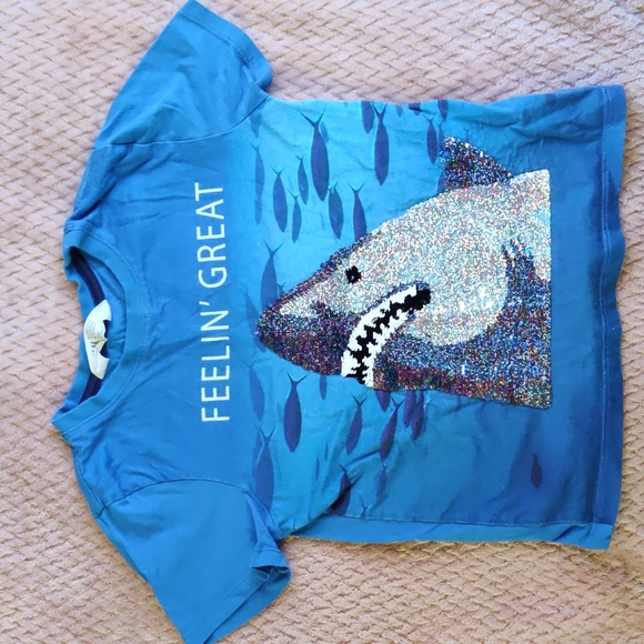 H&M Other - ⭐SALE⭐ Boy's/unisex H&M Sequin Shark Shirt Size 4-6